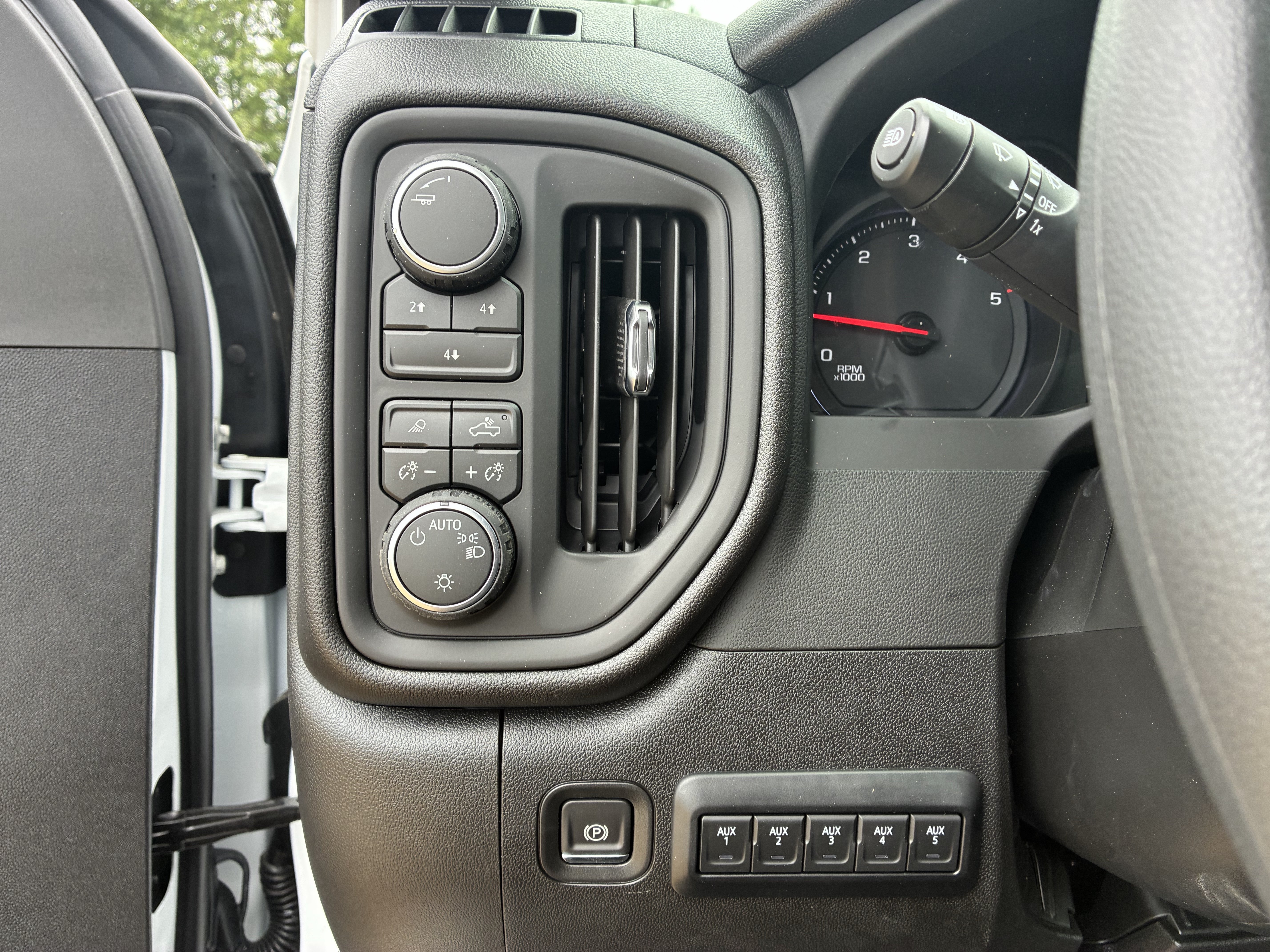 New 2026 Chevrolet Silverado 3500 W/T w/ WT Convenience Package AWD/4WD image 30