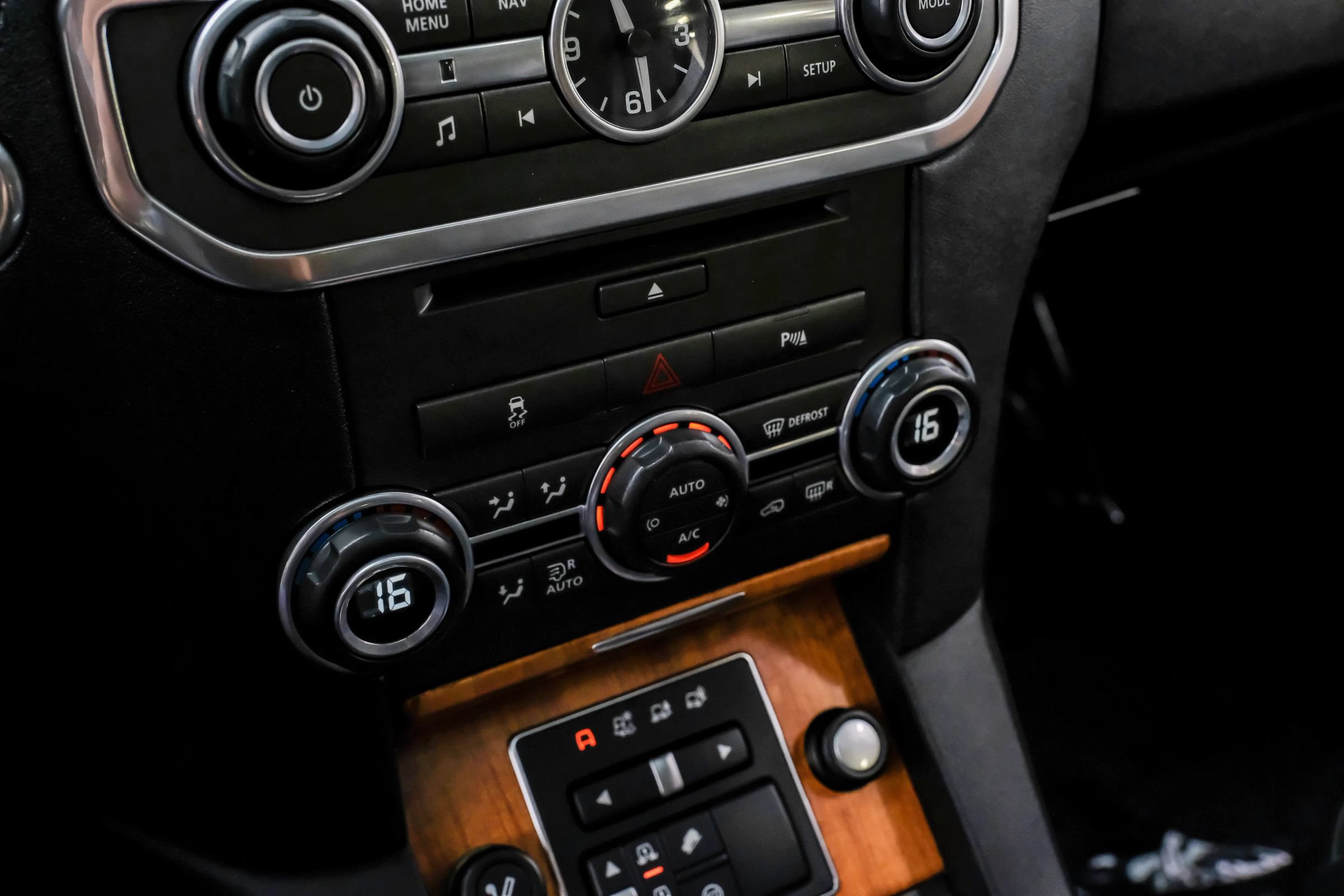 Used 2014 Land Rover LR4 HSE AWD/4WD image 28