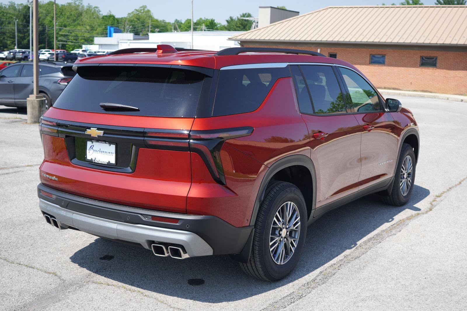 New 2025 Chevrolet Traverse LT w/ Enhanced Driving Package image 3