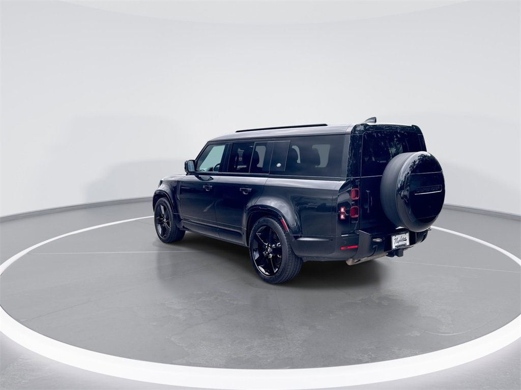 Used 2024 Land Rover Defender 130 X-Dynamic SE image 5