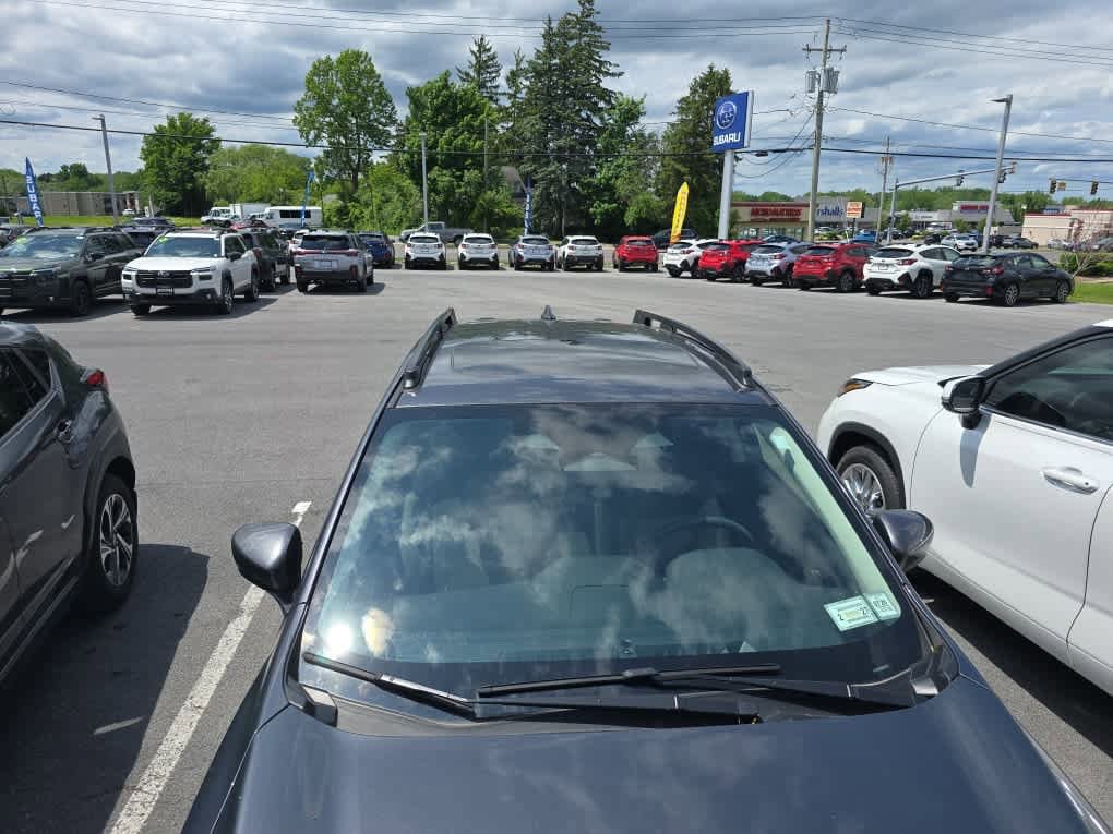 Used 2025 Subaru Crosstrek 2.5i Premium AWD/4WD image 2