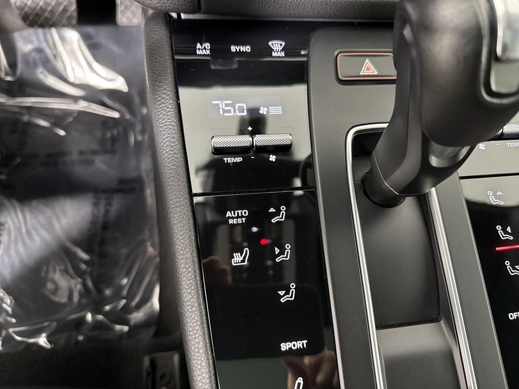 Certified 2022 Porsche Macan S AWD/4WD image 31