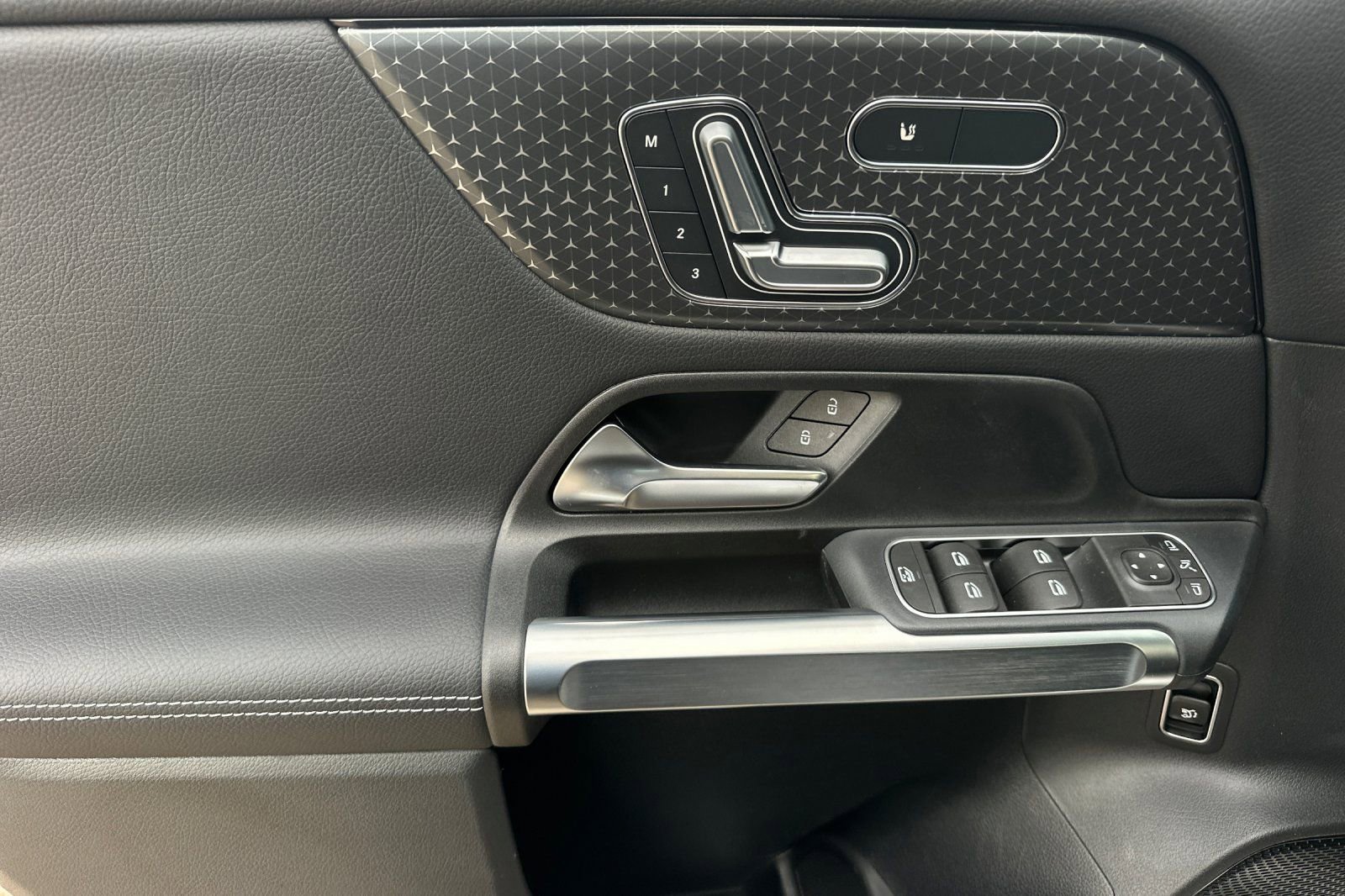 New 2026 Mercedes-Benz GLB 250 image 21