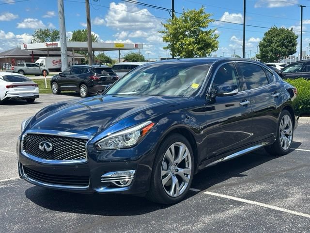Used 2018 INFINITI Q70 L 3.7 AWD/4WD image 3