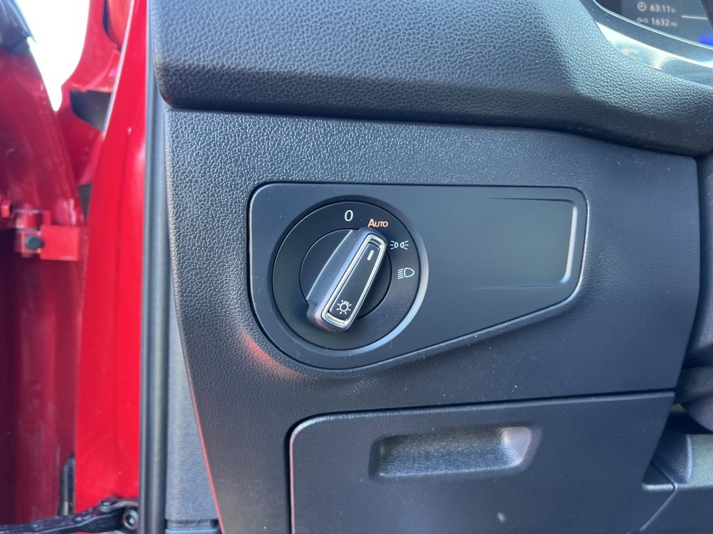 Used 2022 Volkswagen Tiguan SE image 16