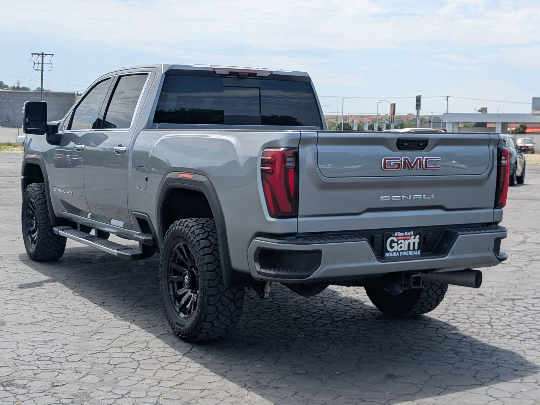 Used 2024 GMC Sierra 3500 Denali w/ Technology Package AWD/4WD image 8