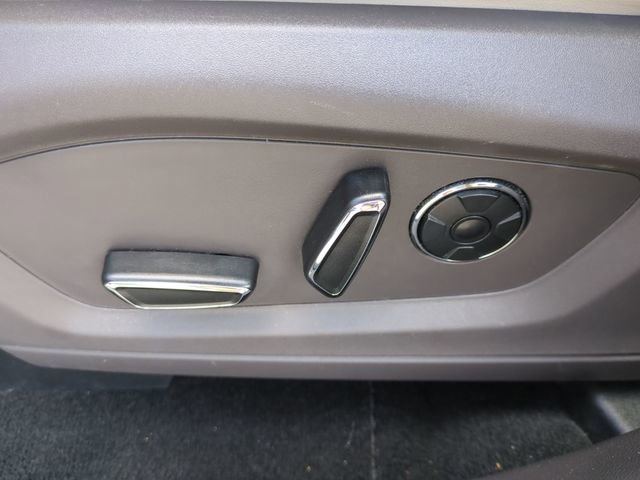 Used 2020 Ford Explorer Platinum w/ Premium Technology Package image 21