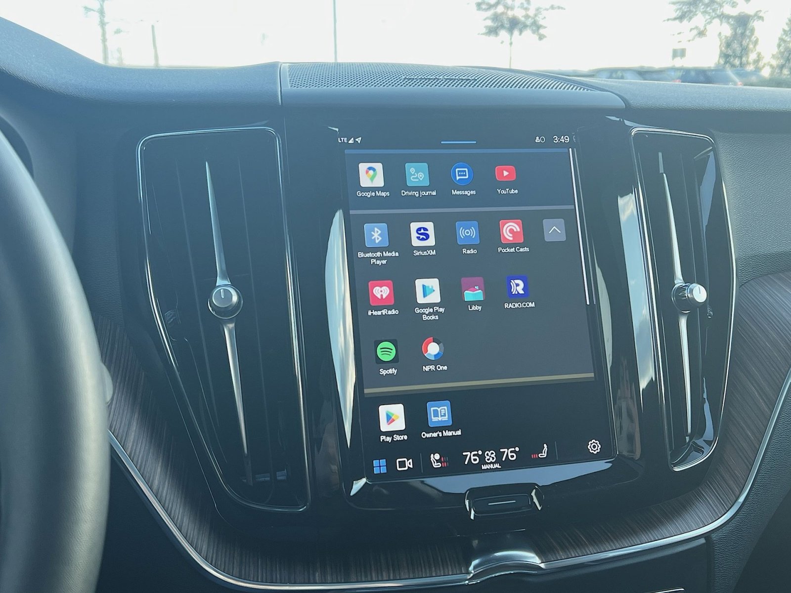 Certified 2022 Volvo XC60 B5 Momentum image 18