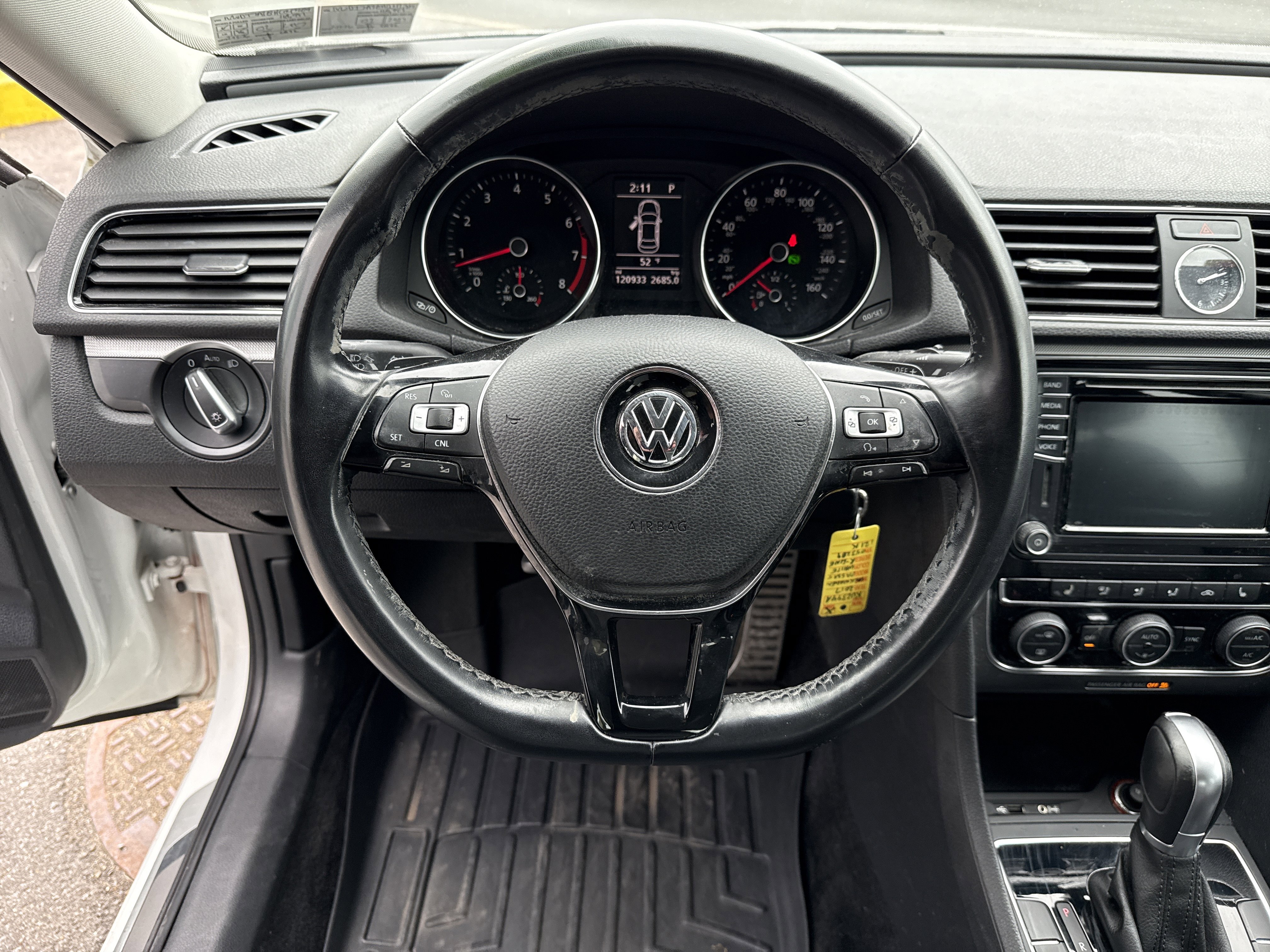 Used 2017 Volkswagen Passat 1.8T R-Line FWD image 17