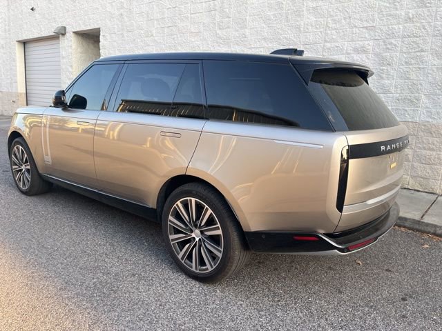 Used 2024 Land Rover Range Rover Long Wheelbase Autobiography image 7