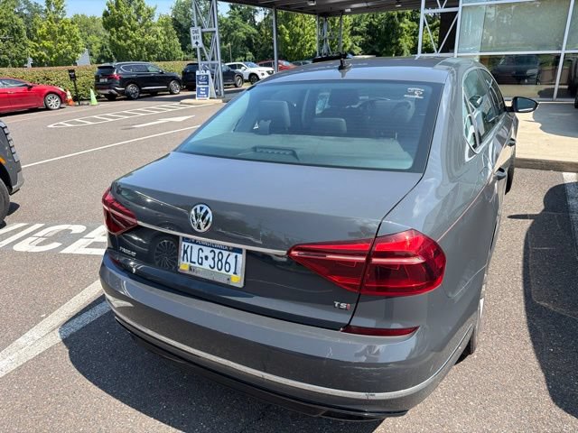 Used 2017 Volkswagen Passat 1.8T R-Line FWD image 10