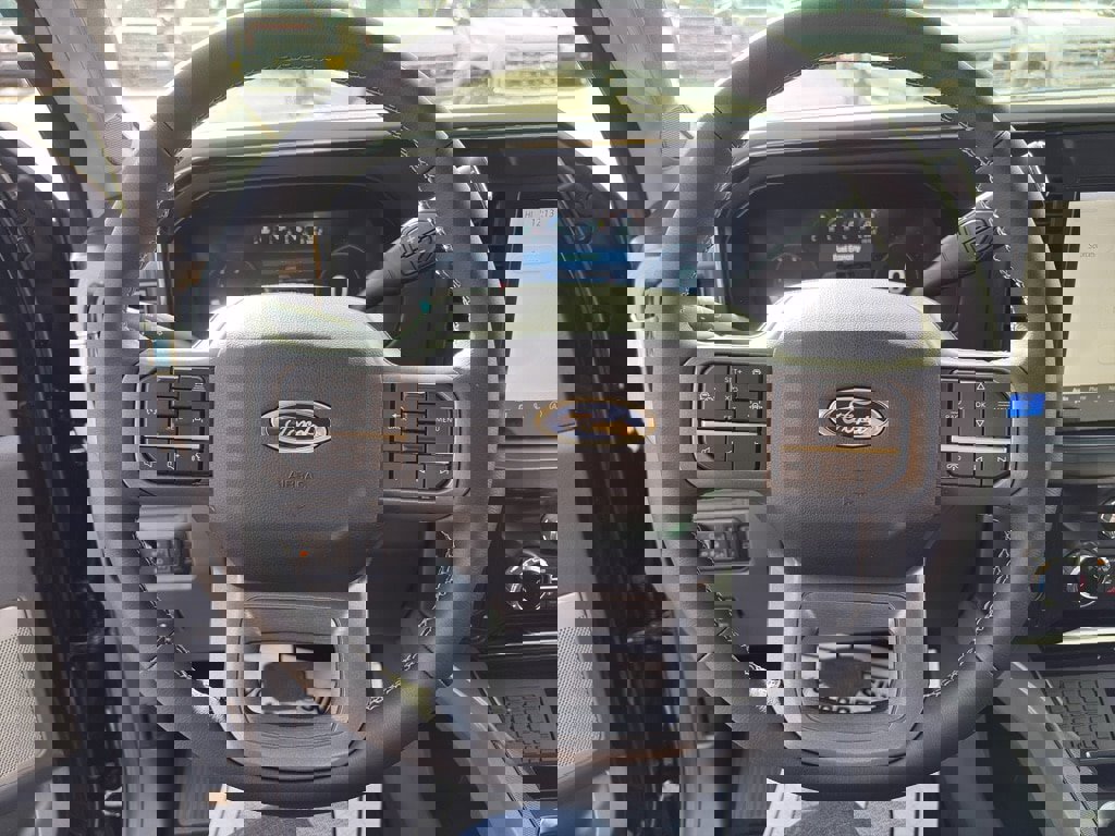 New 2026 Ford F350 Lariat w/ Black Appearance Package image 15