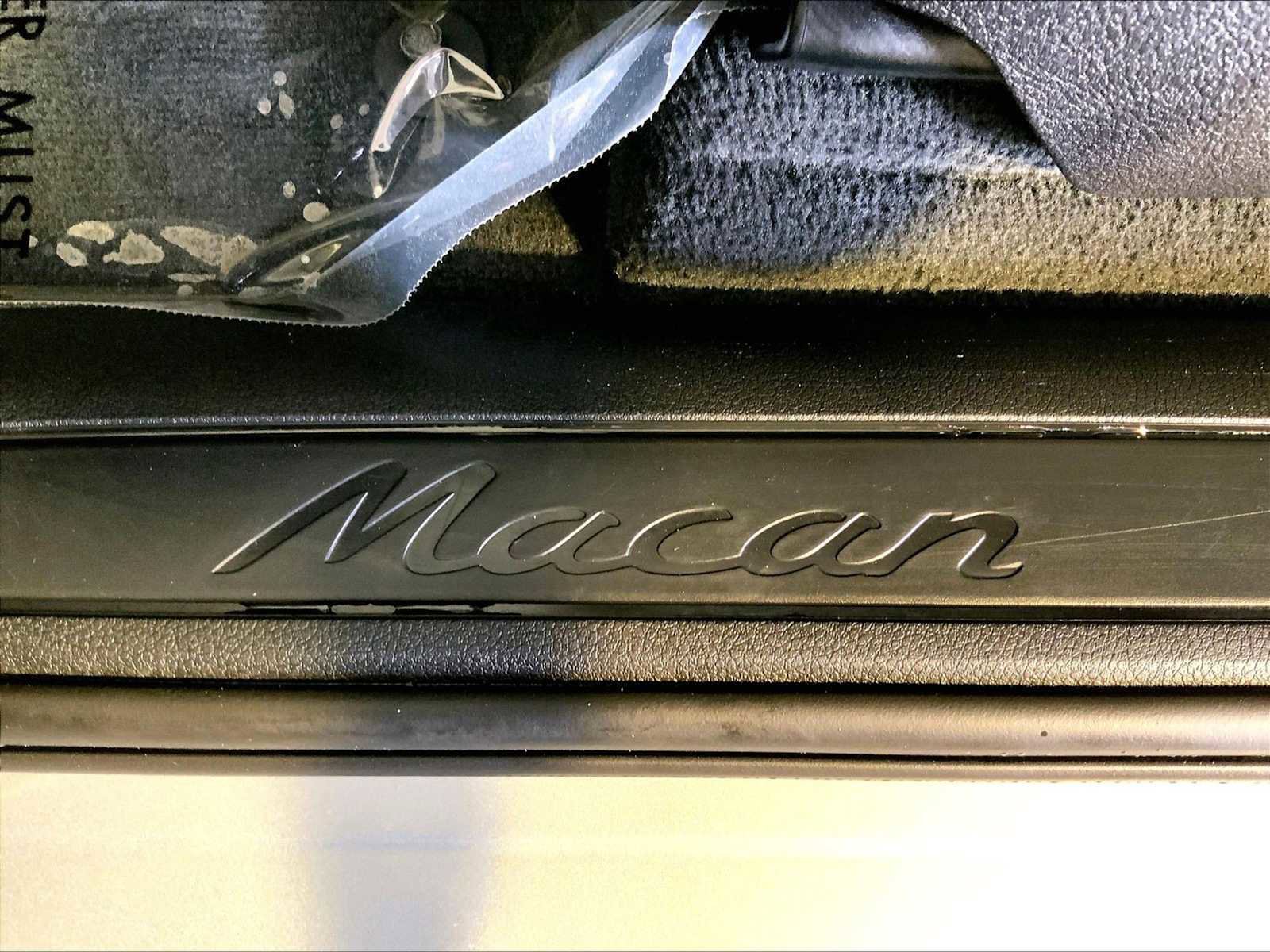 Certified 2026 Porsche Macan AWD/4WD image 19