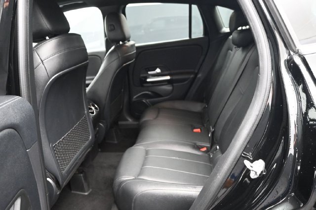 Used 2021 Mercedes-Benz GLA 250 4MATIC w/ Premium Package image 10