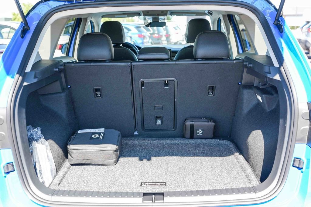 Used 2025 Volkswagen Taos SE image 28