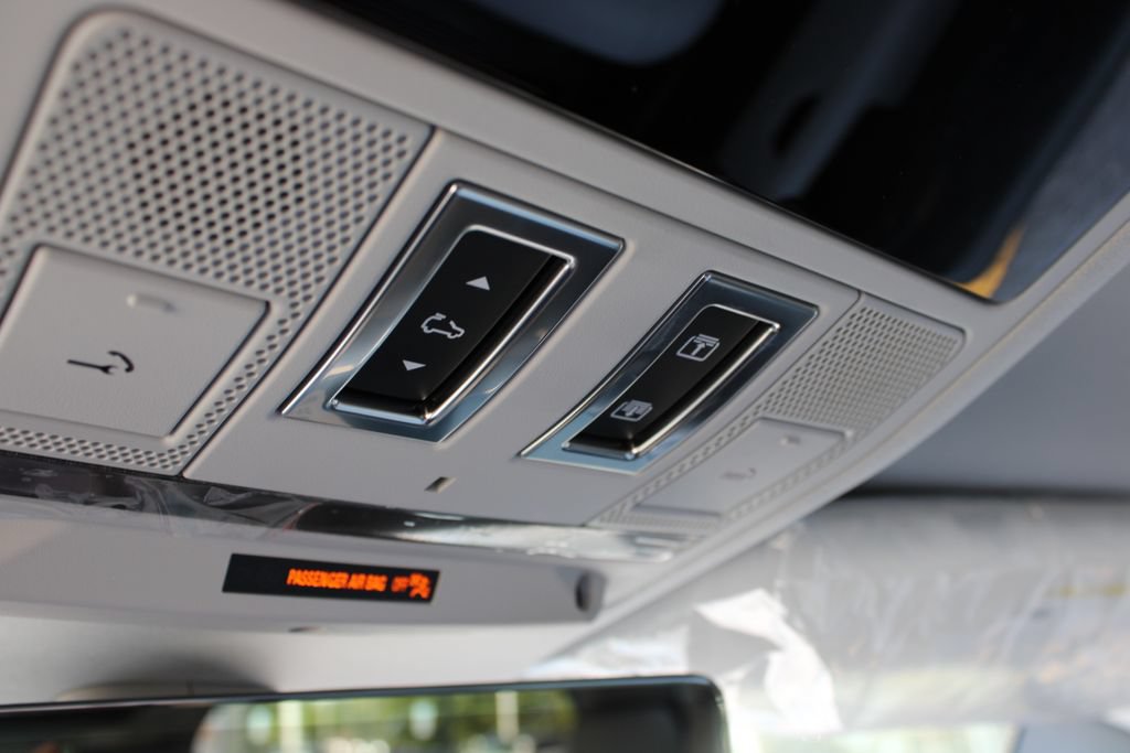 New 2026 Land Rover Defender 110 X-Dynamic SE AWD/4WD image 28