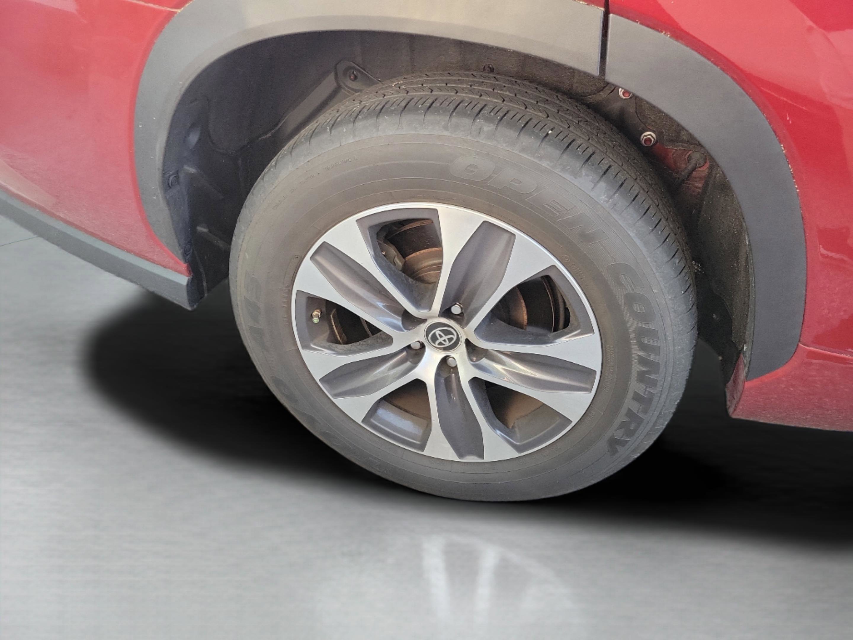 Used 2023 Toyota Highlander XLE image 18