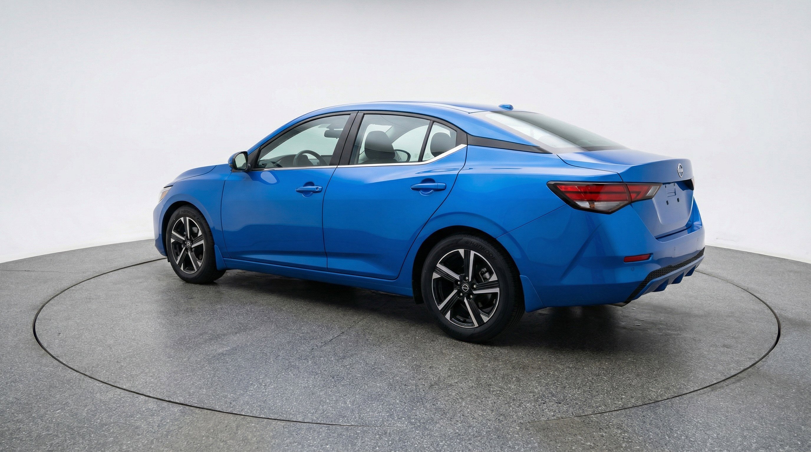 Used 2025 Nissan Sentra SV image 6