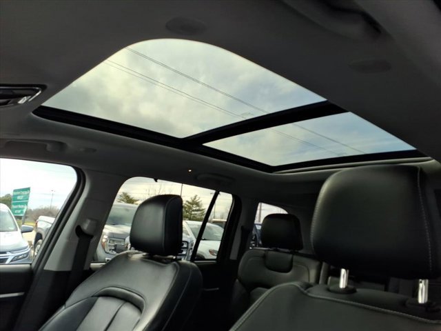 Used 2023 Jeep Grand Cherokee 4WD 4xe w/ Luxury Tech Group II image 24