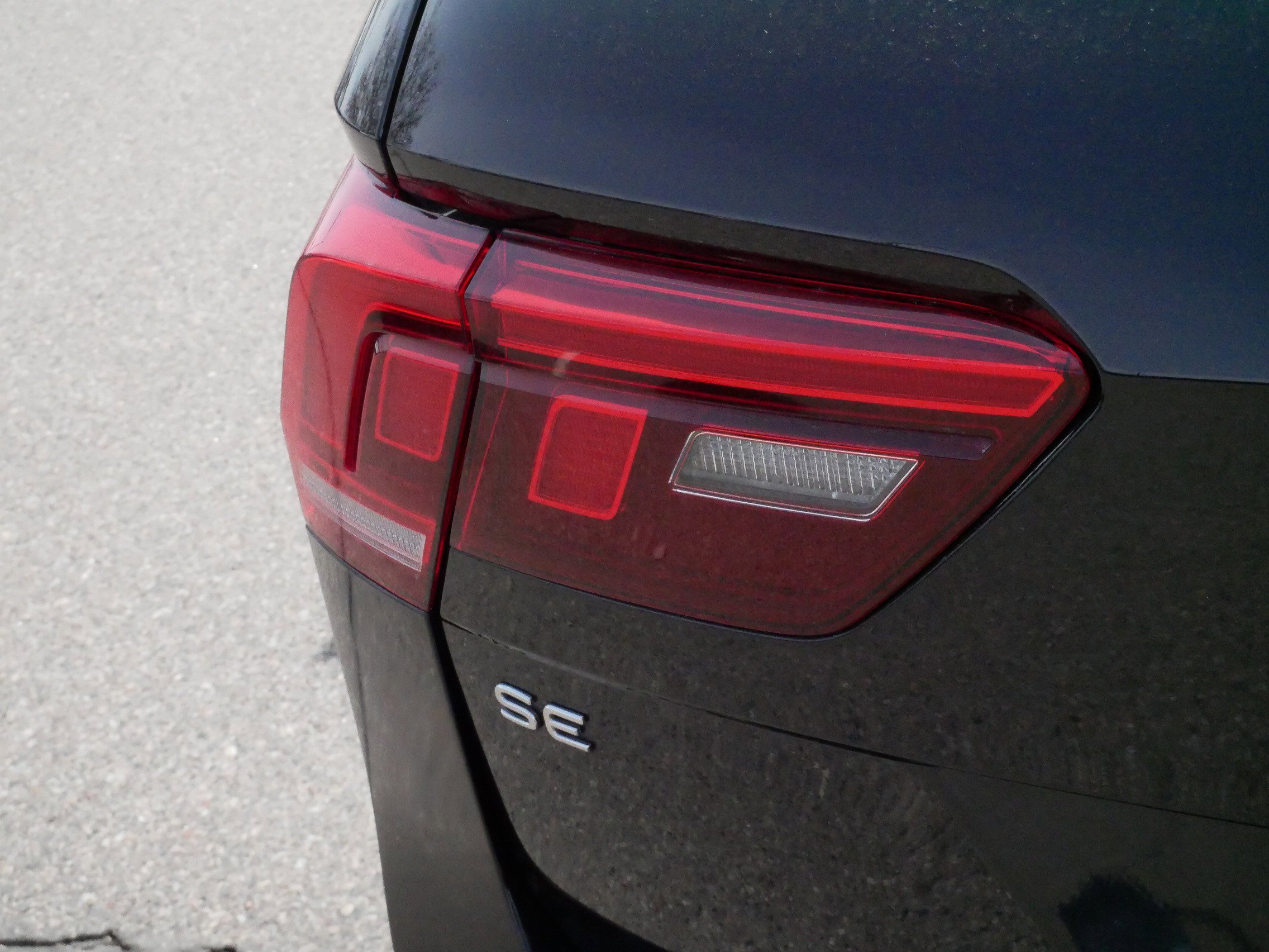 Certified 2023 Volkswagen Tiguan SE w/ Panoramic Sunroof Package image 17