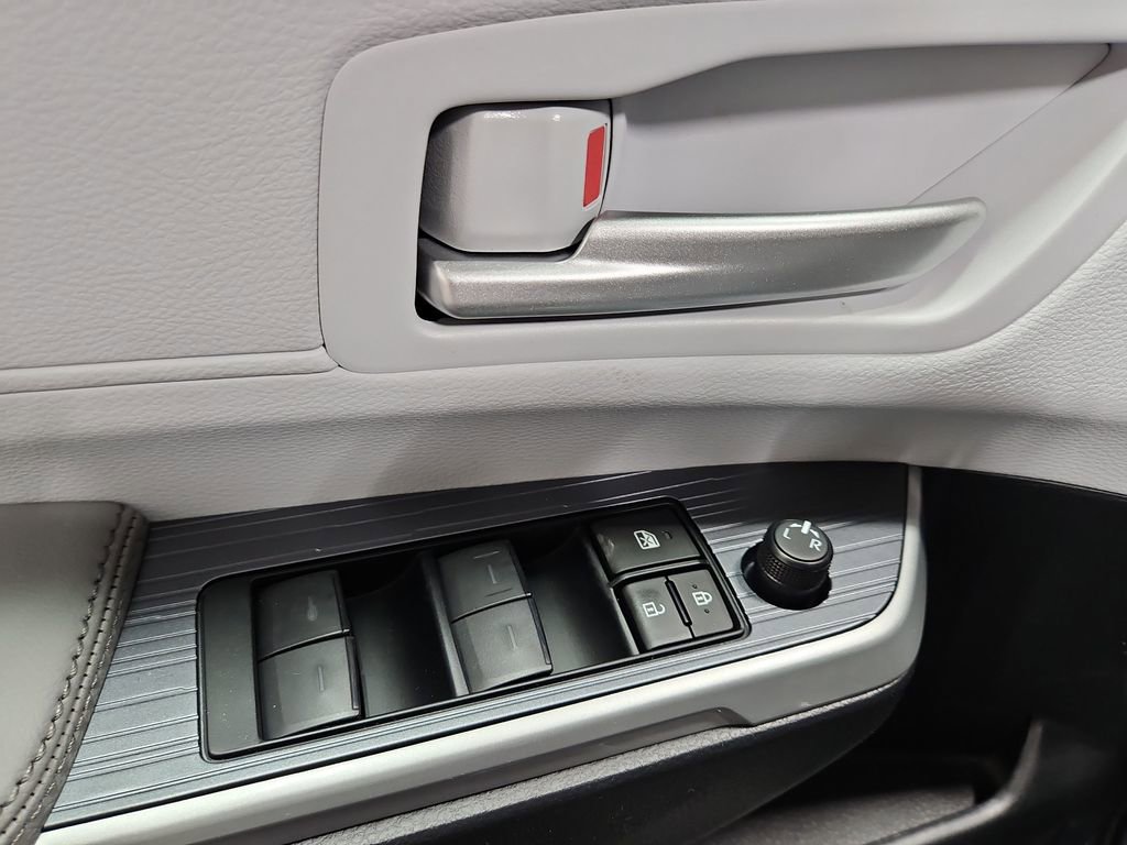 New 2026 Toyota Sienna XLE image 12