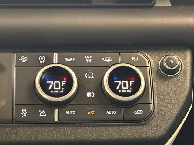 Used 2022 Land Rover Defender 110 X-Dynamic HSE AWD/4WD image 17