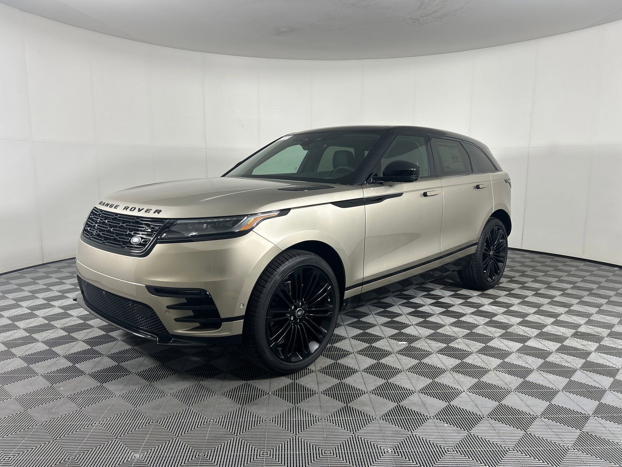 New 2026 Land Rover Range Rover Velar Dynamic SE image 1