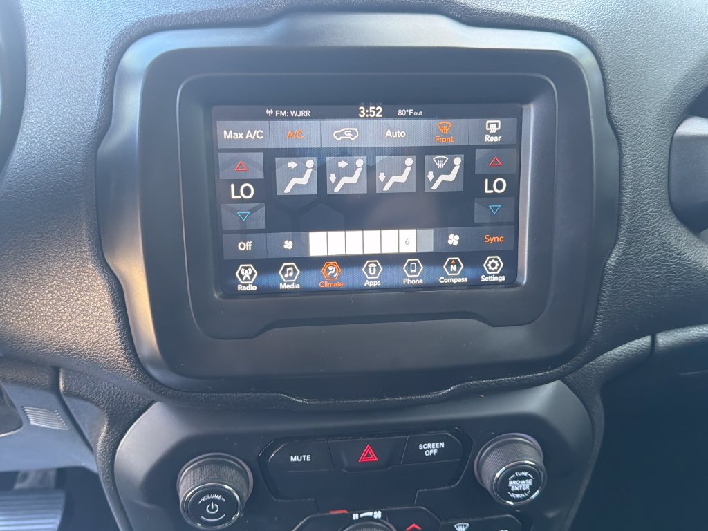 Used 2018 Jeep Renegade Latitude FWD image 23