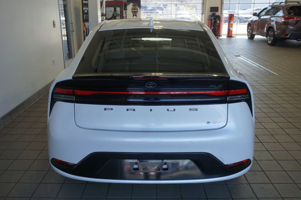 Used 2024 Toyota Prius XLE AWD/4WD image 16