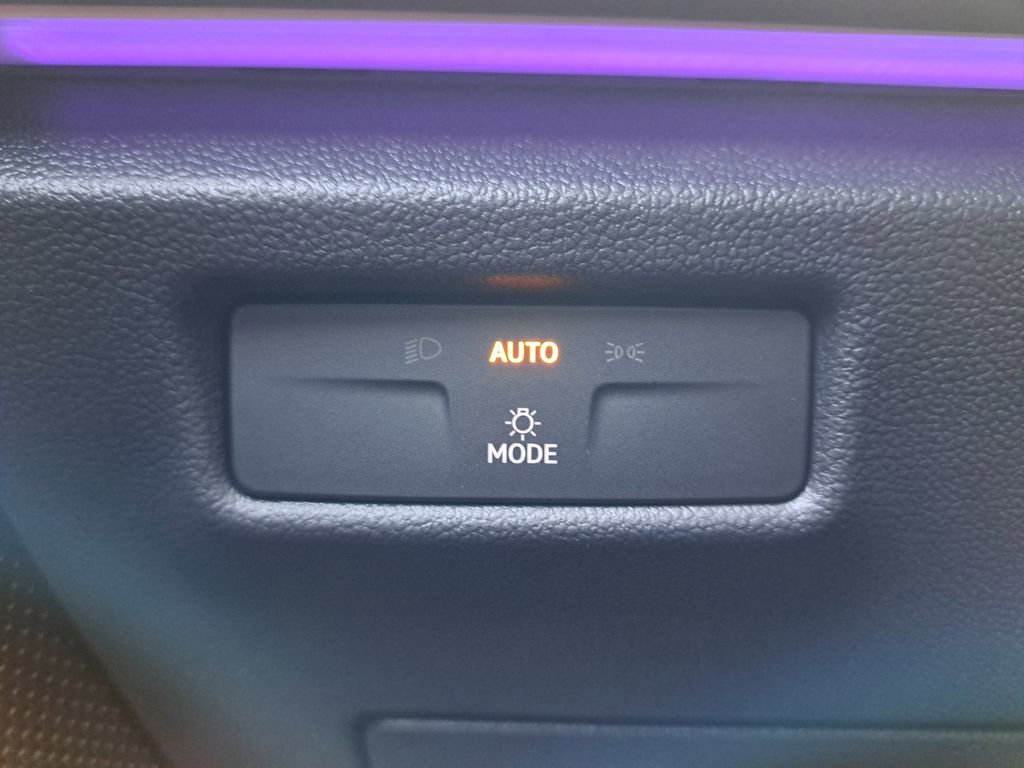 New 2025 Volkswagen Tiguan SE FWD image 26