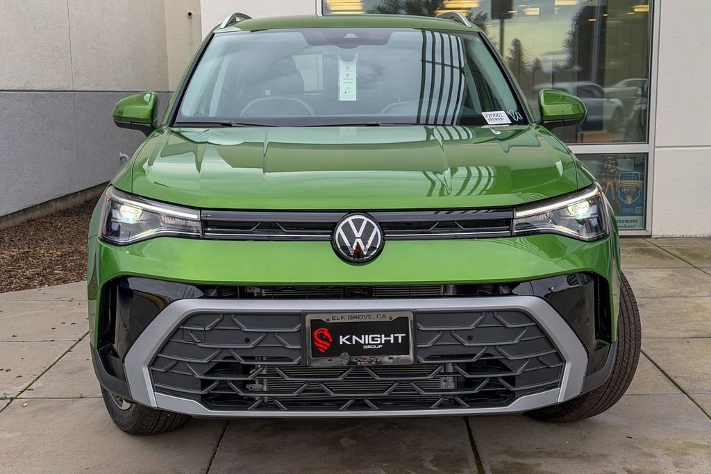 New 2026 Volkswagen Taos SE image 4