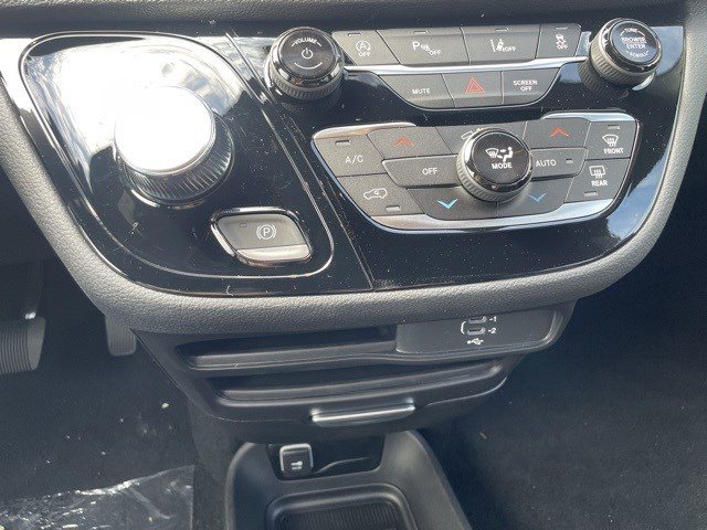 New 2026 Chrysler Pacifica Select image 15