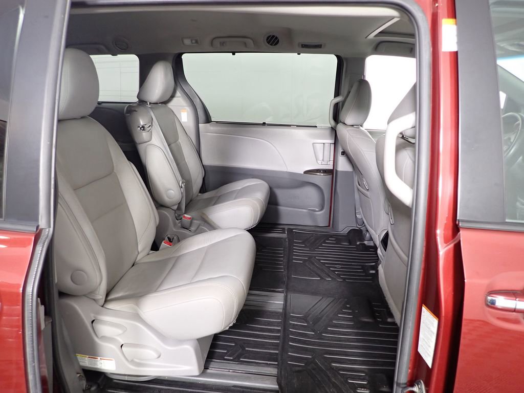 Used 2015 Toyota Sienna XLE w/ XLE Navigation Package image 36