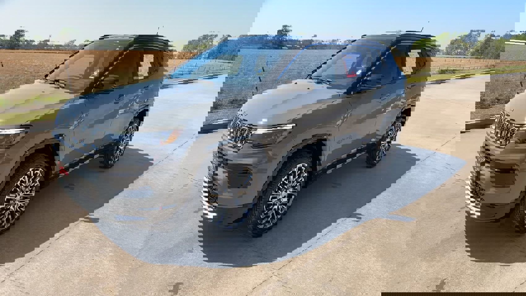 Used 2024 Jeep Compass Limited w/ Elite Group image 5