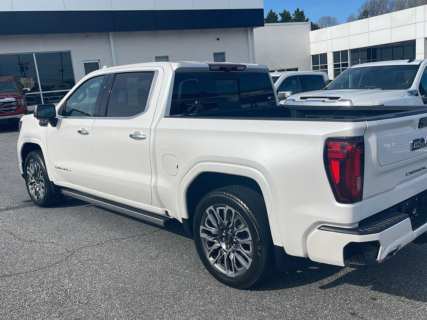 Used 2024 GMC Sierra 1500 Denali Ultimate AWD/4WD image 3