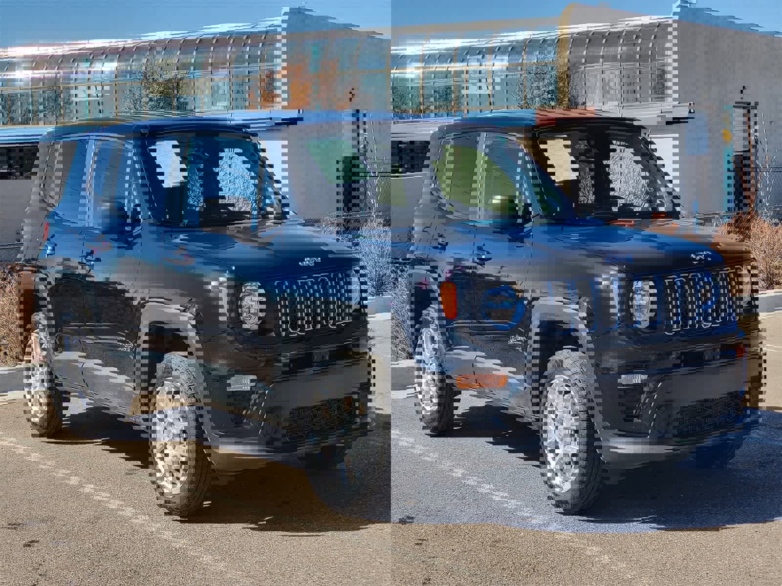 Used 2023 Jeep Renegade Latitude image 3