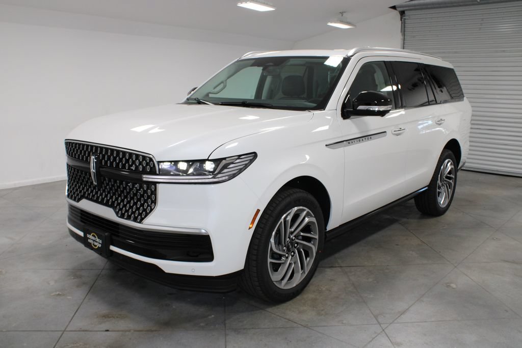 New 2027 Lincoln Navigator Reserve RWD image 3