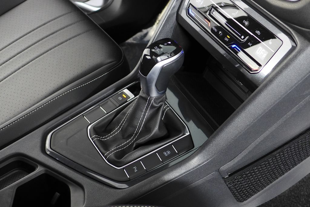 Certified 2023 Volkswagen Tiguan SE R-Line FWD image 15