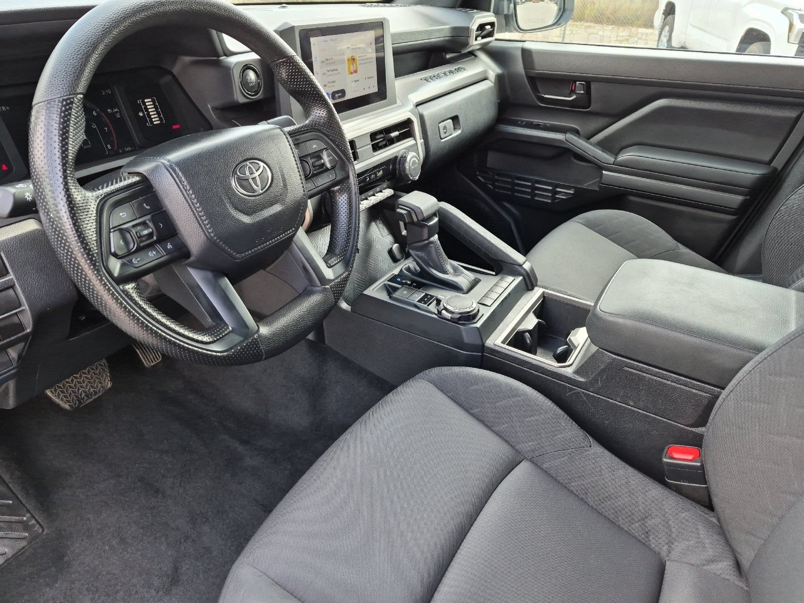 Used 2024 Toyota Tacoma SR5 AWD/4WD image 9