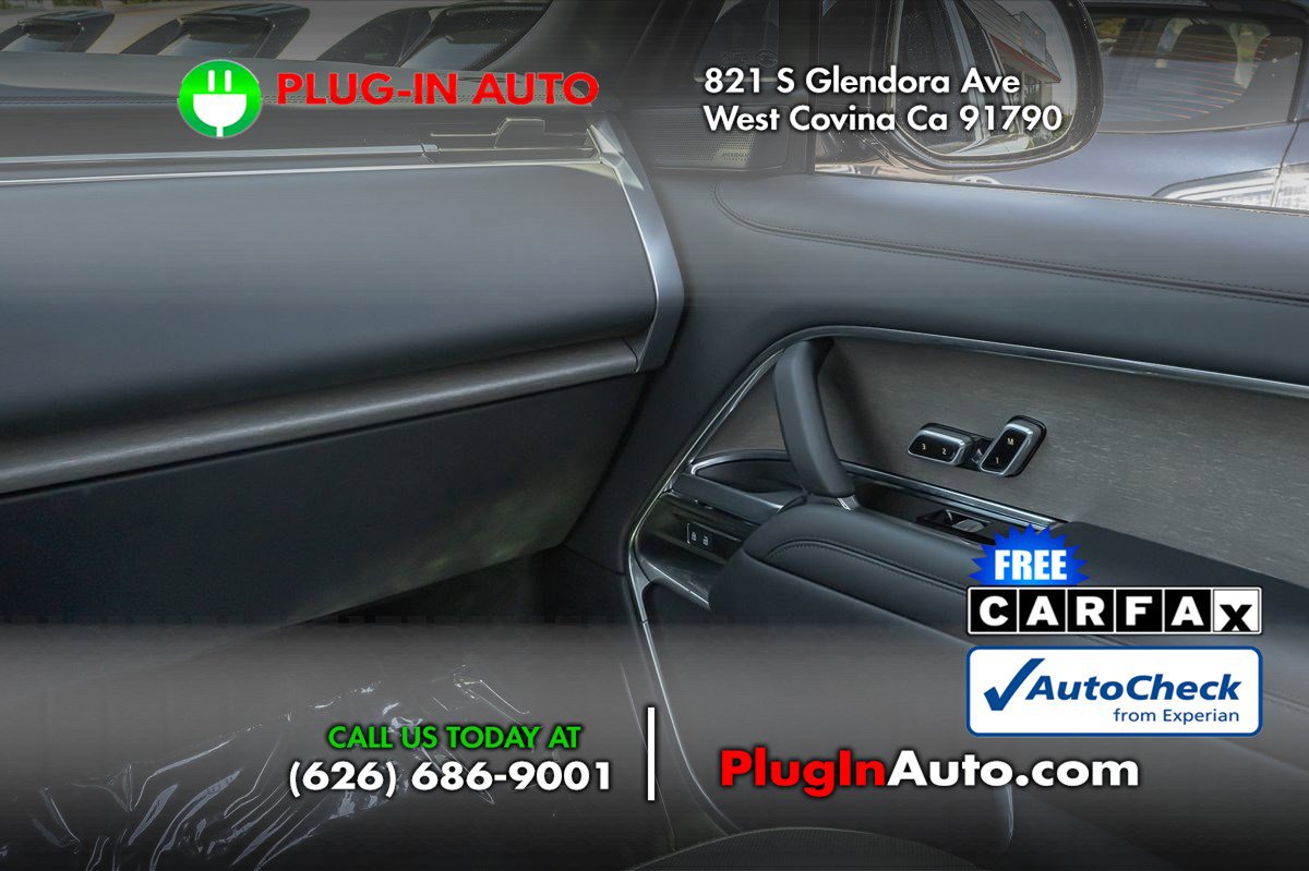 Used 2025 Land Rover Range Rover SV image 23