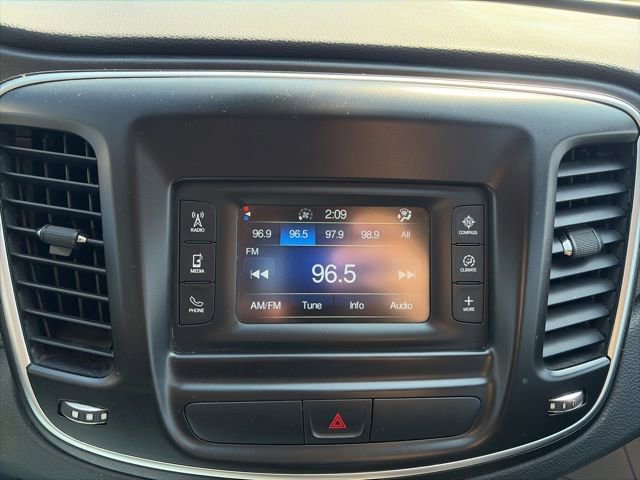 Used 2016 Chrysler 200 Limited image 22