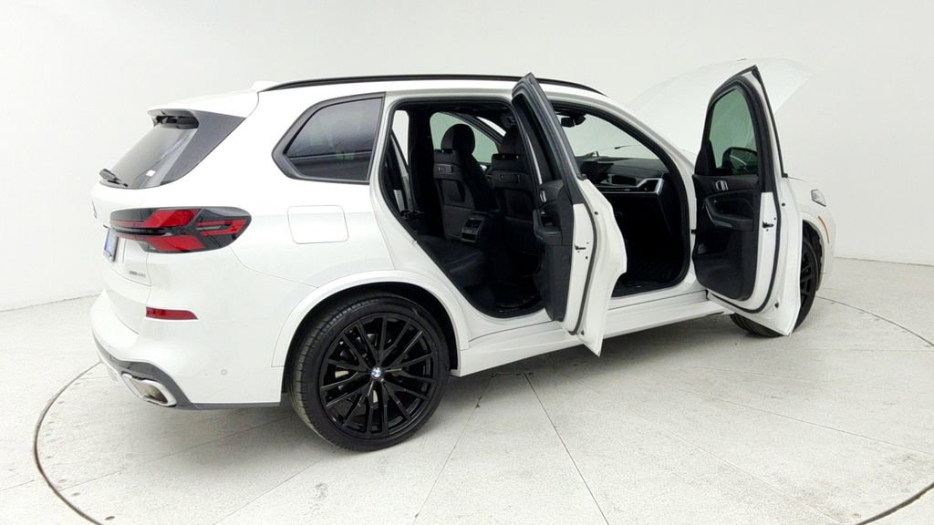 Used 2024 BMW X5 xDrive40i w/ M Sport Package image 13
