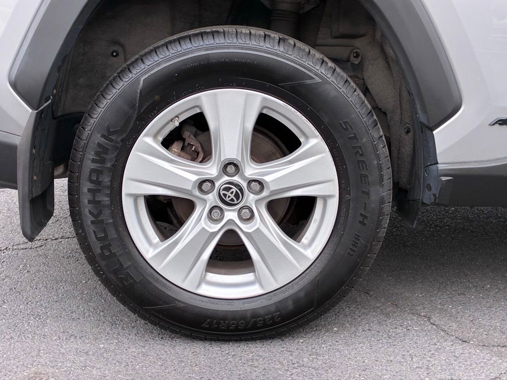 Used 2021 Toyota RAV4 LE AWD/4WD image 48