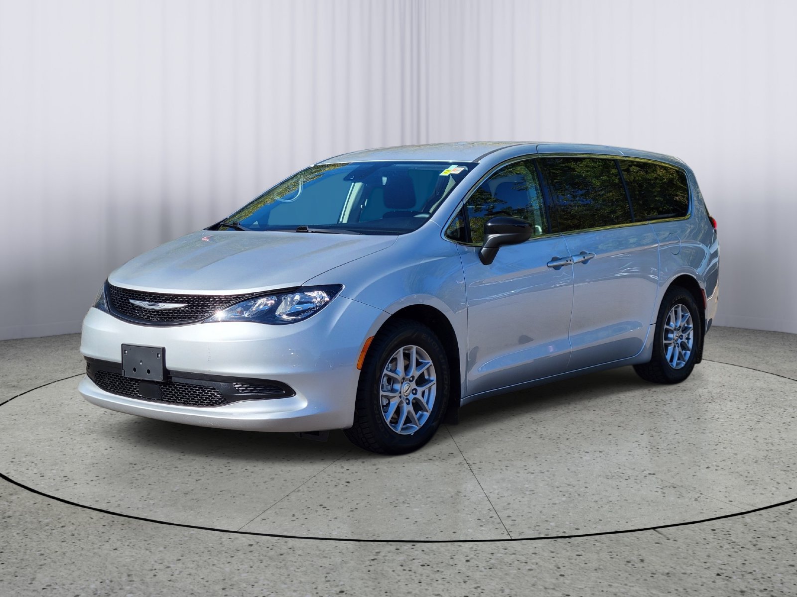 Used 2024 Chrysler Voyager LX FWD image 5
