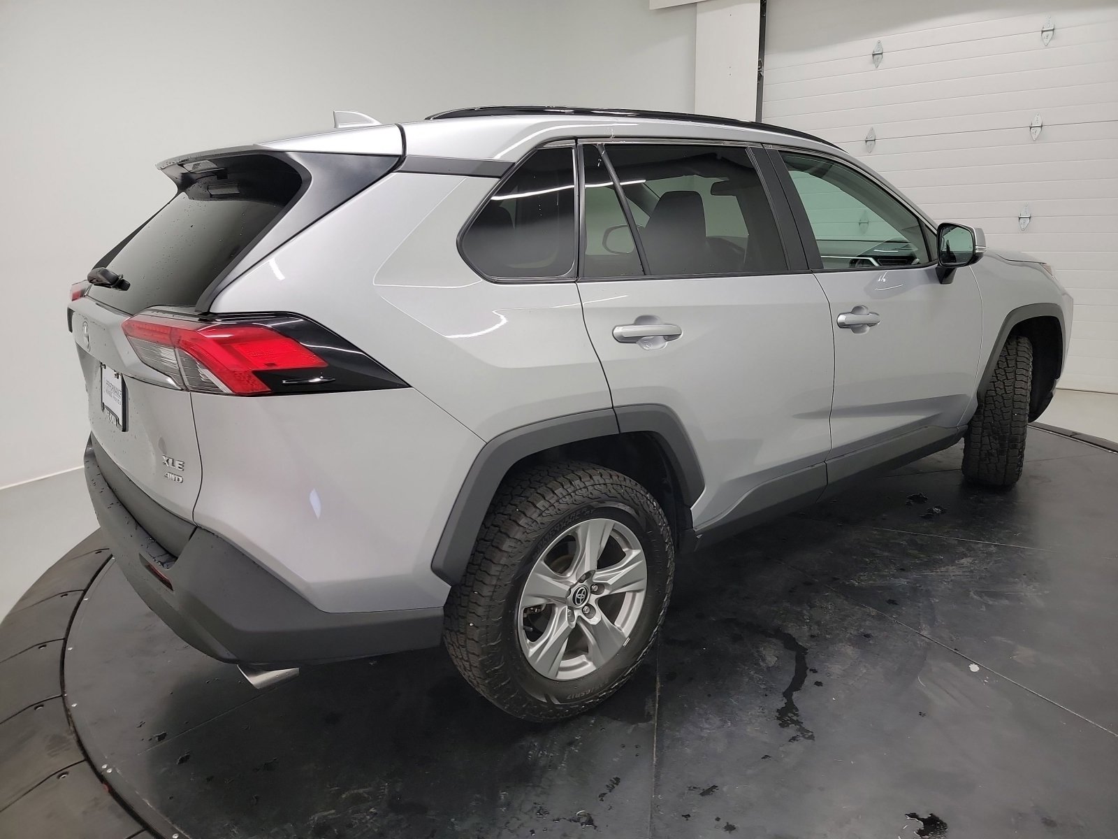 Used 2023 Toyota RAV4 XLE AWD/4WD image 9