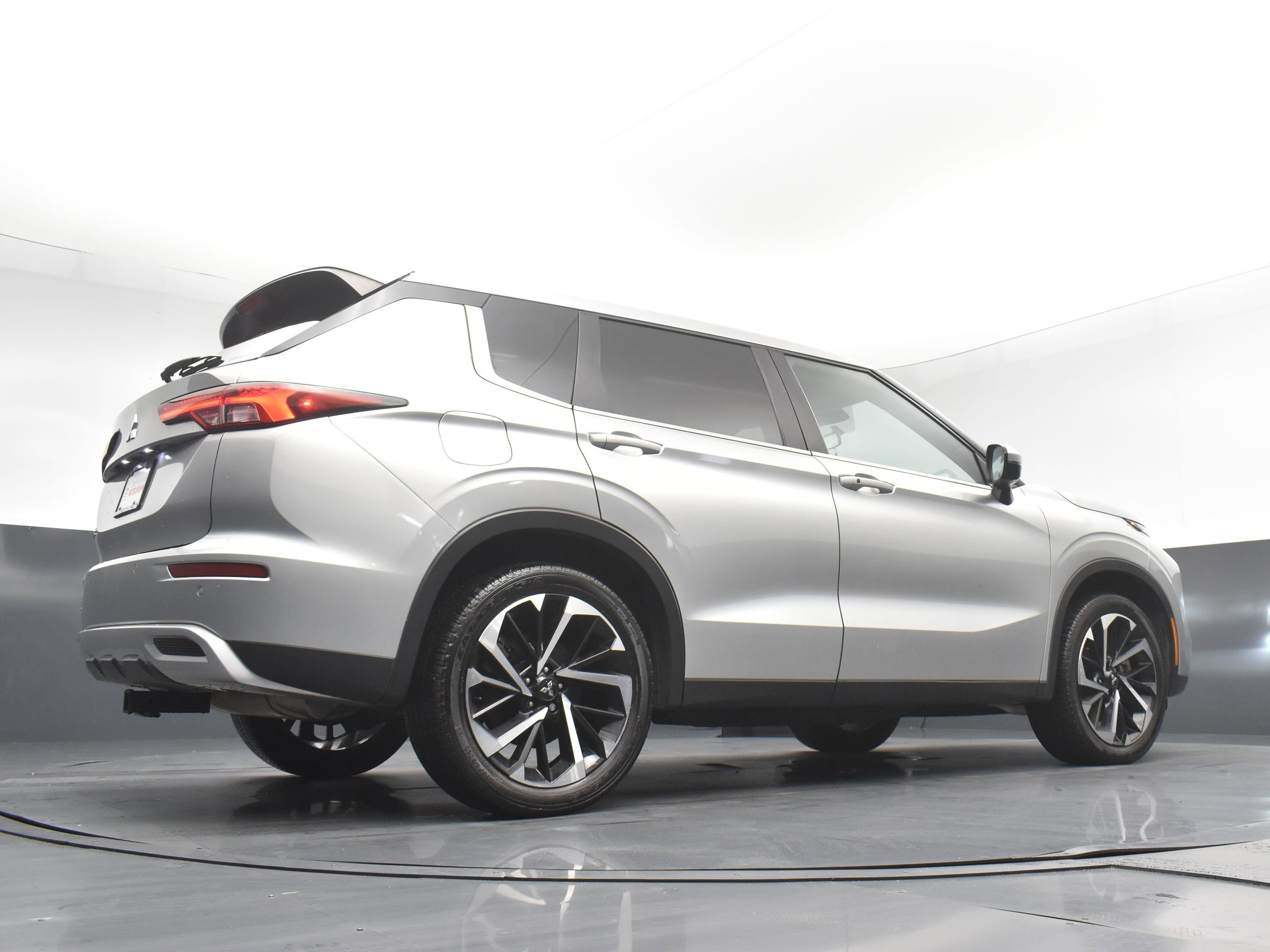 Used 2022 Mitsubishi Outlander SE image 23