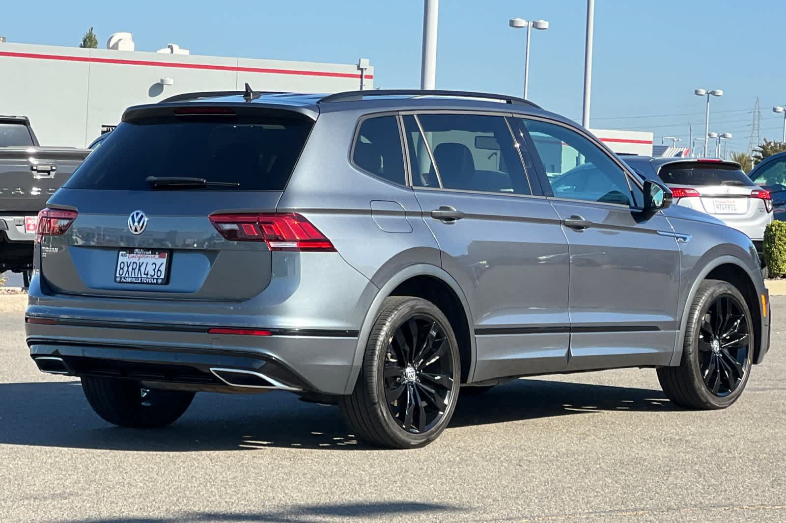 Used 2021 Volkswagen Tiguan SE R-Line FWD image 2