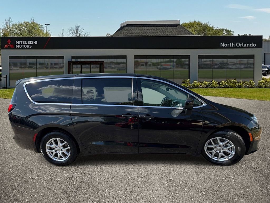 Used 2023 Chrysler Voyager LX FWD image 6