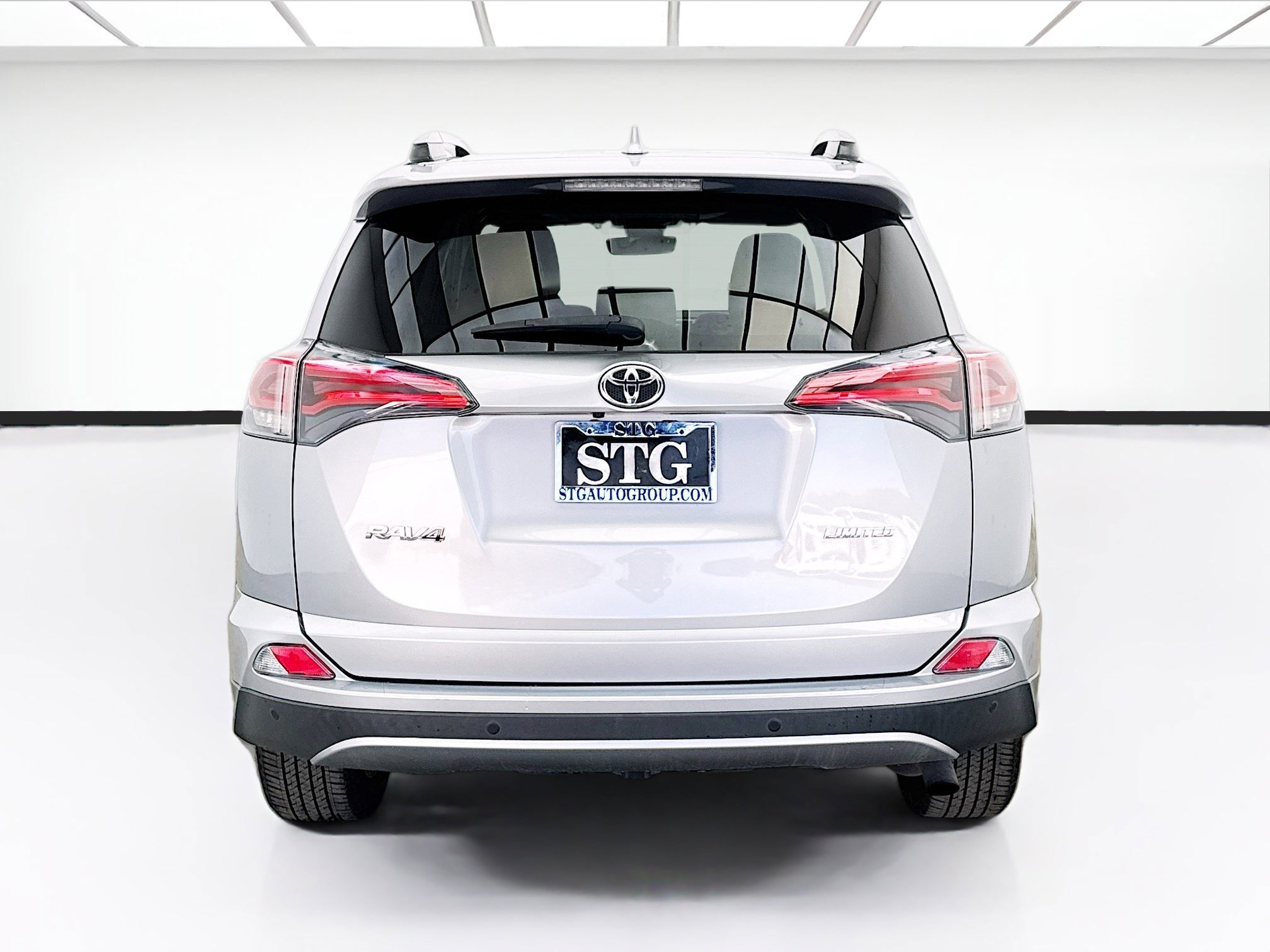 Used 2018 Toyota RAV4 Limited w/ Advanced Technology Package image 5