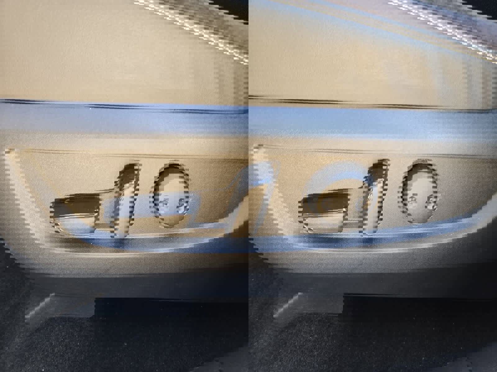 Used 2019 INFINITI QX50 Essential w/ Sensory Package image 17